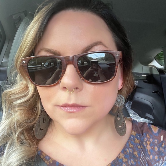 Meet your Posher, Amanda - Picture 4 of 4